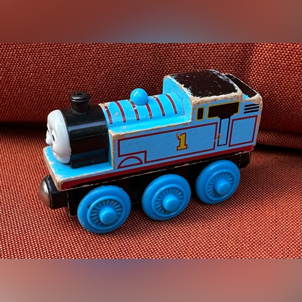 Classic Thomas & Friends well loved Thomas #1 Wooden Toy Train Engine